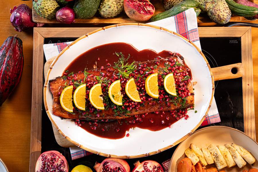  Clara in Casa - Salm&atilde;o Assado com Glac&ecirc; de Rom&atilde; - Divulga&ccedil;&atilde;o: Clara Resorts