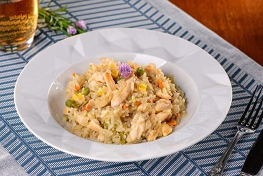 Arroz integral + vegetais com iscas de frango ao molho de mel - Divulgação