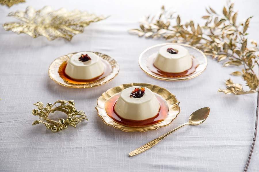 Flan 3 leites com calda de ameixa