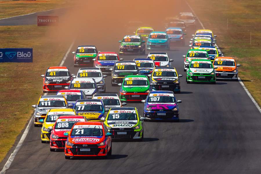 Largada da segunda corrida da Copa Shell Hyundai HB20 em Goi&acirc;nia&nbsp;(Renato Mafra/Copa Shell Hyundai HB20)