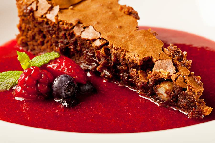 Receita Bolo cremoso de Chocolate com sopa de frutas vermelhas