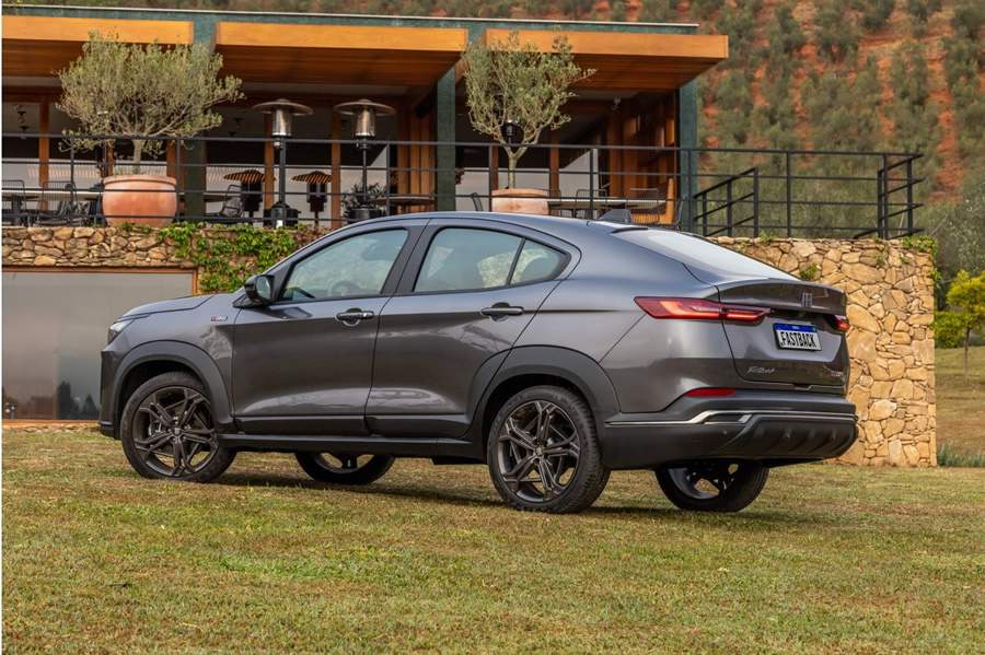 Fiat alcan&ccedil;a 10 mil unidades vendidas do Fastback e segue na lideran&ccedil;a em outubro com 22,1% do mercado