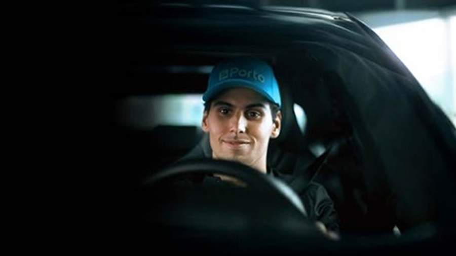 Porto Seguro realiza primeiro seguro de carro do piloto Gabriel Bortoleto, da F1