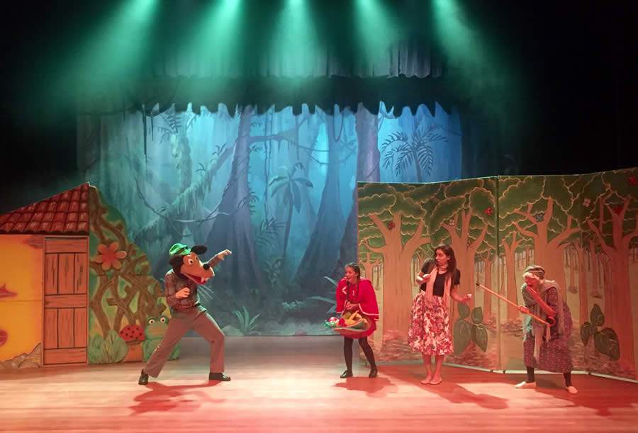 Chapeuzinho Vermelho em uma surpresa para o Lobo - Divulga&ccedil;&atilde;o