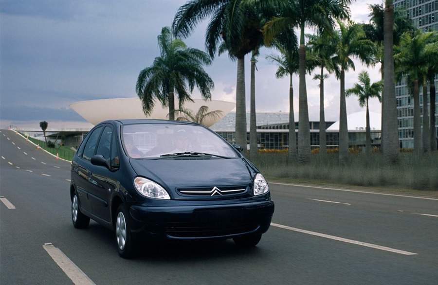 Citro&euml;n Xsara Picasso e Citro&euml;n C5: &iacute;cones de criatividade e ousadia da marca completam 25 anos