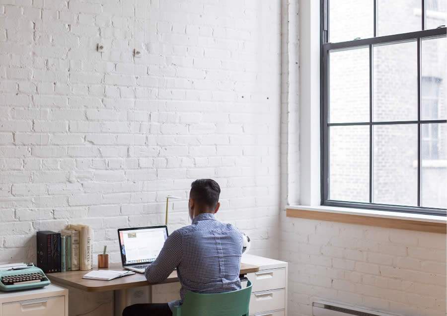 Home Office: Especialista Dá Dicas Posturais Para o Trabalho em Casa