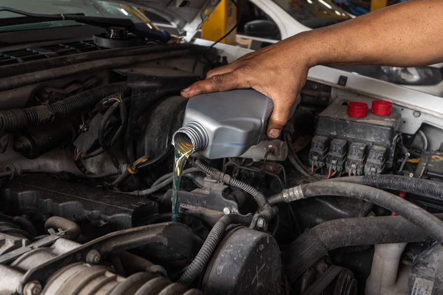 De res&iacute;duo a recurso: como cada litro do &oacute;leo lubrificante usado conta - divulga&ccedil;&atilde;o/Adobe Stock