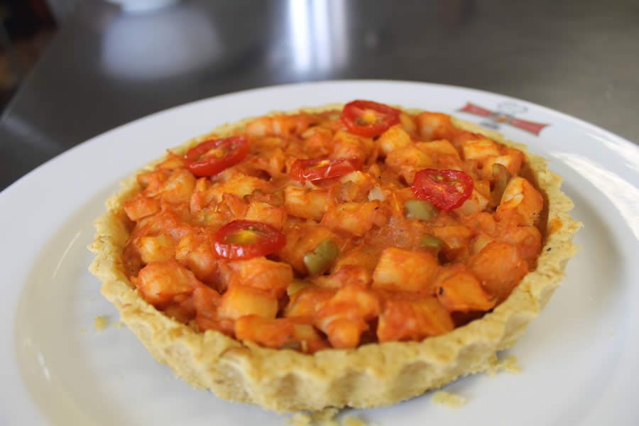 Torta vegana de palmito com massa de grão de bico