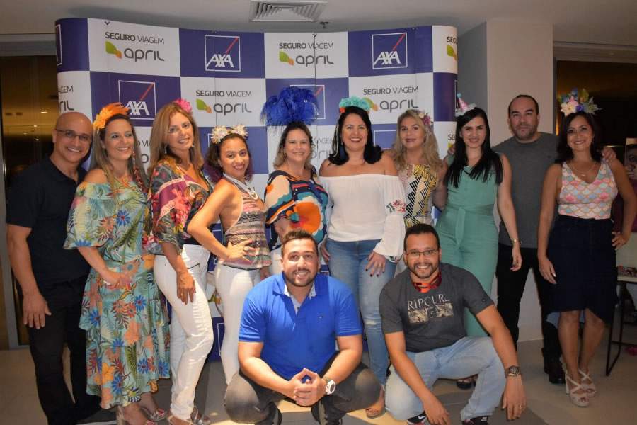 Equipe APRIL Brasil Seguro Viagem durante o pré-Carnaval do Tarde no Rio de Janeiro