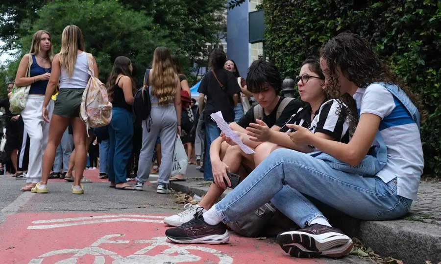 Estudantes durante o primeiro final de semana do ENEM 2025 - Agência Brasil