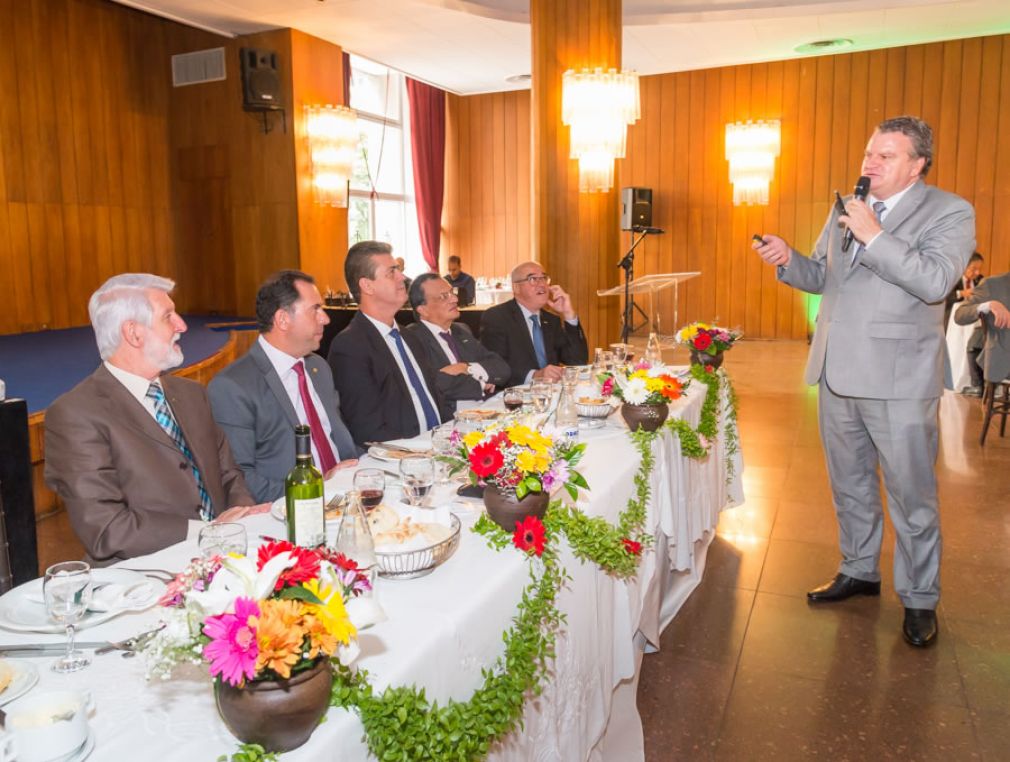 Jose Adalberto Ferrara no almoço do Clube dos Corretores de Seguros de São Paulo