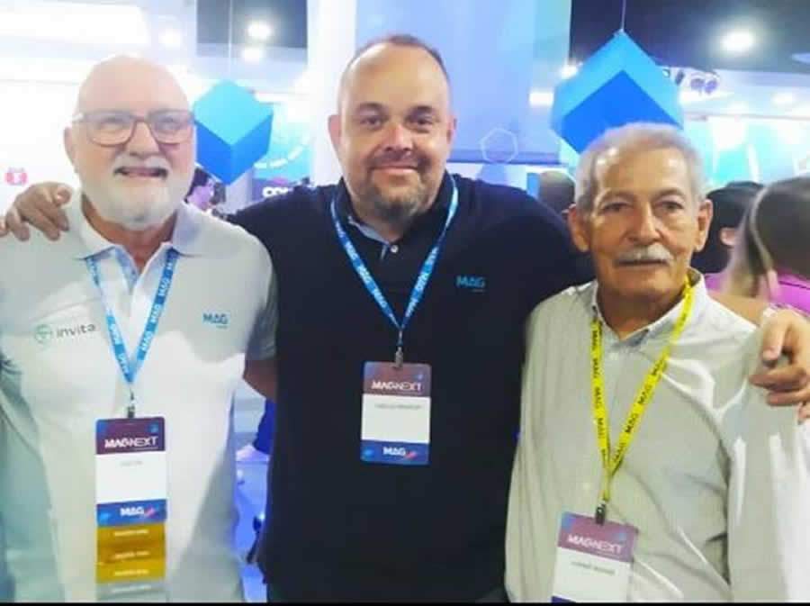 Da esquerda para a direita: Luiz Alfredo Dib Gomes, Superintendente de Neg&oacute;cios da MAG; Vinicius Brand&atilde;o, Gerente Comercial da MAG e Vice-Presidente do CVG-RJ e Ademir Marins, Secret&aacute;rio do Conselho Consultivo do CVG-RJ. Foto: Divulga&ccedil;&atilde;o