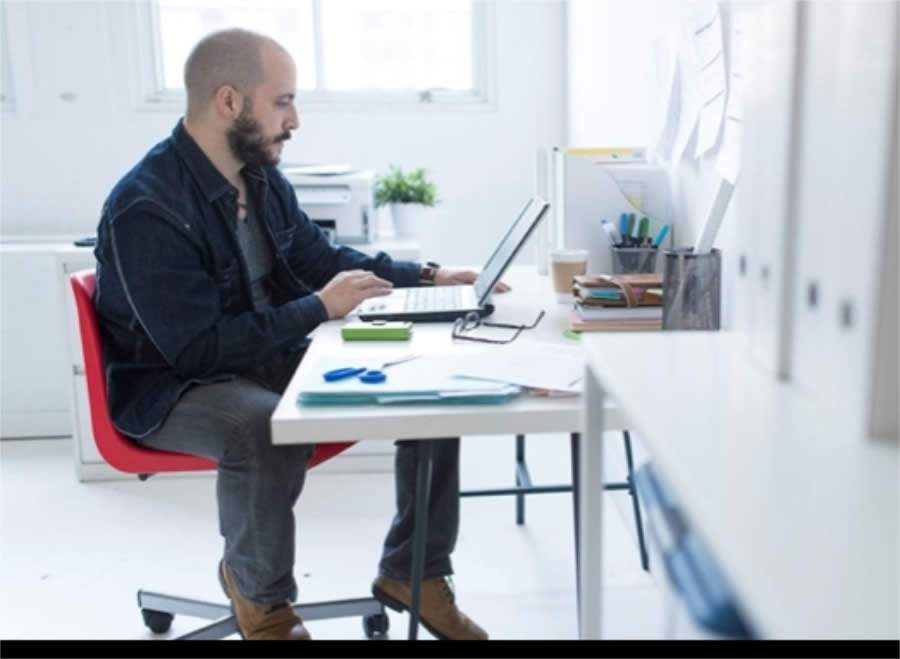 5 dicas importantes de linguagem corporal para reuni&otilde;es virtuais