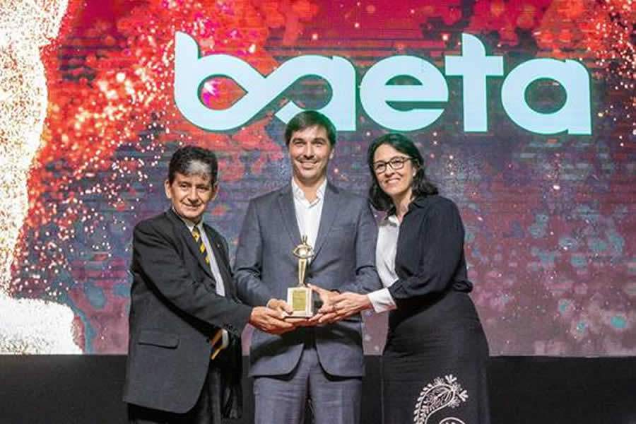 Da esquerda para direita: Wellington Costa, diretor financeiro adjunto do CVG-RJ; Jo&atilde;o Arthur Baeta Neves, diretor da Baeta Assessoria e Esther Teixeira, diretora de Seguros do CVG-RJ &ndash; Foto: Rafael Wallace