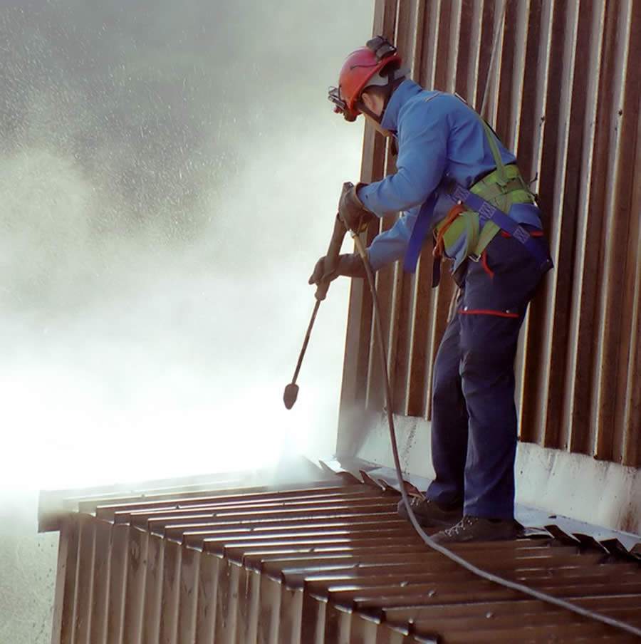 Dicas de limpeza para telhados e marquises
