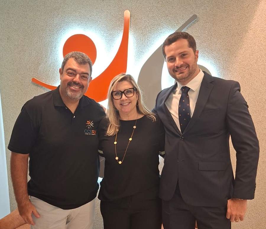 Da esquerda para a direita: Marco Aur&eacute;lio Marques, diretor financeiro do CCS-RJ; Dayse Magesti, diretora administrativa do CCS-RJ e Breno da Silva Correa, advogado e contador, s&oacute;cio da Audass Auditoria e Consultoria Cont&aacute;bil &ndash; Foto: Divulga&ccedil;&atilde;o