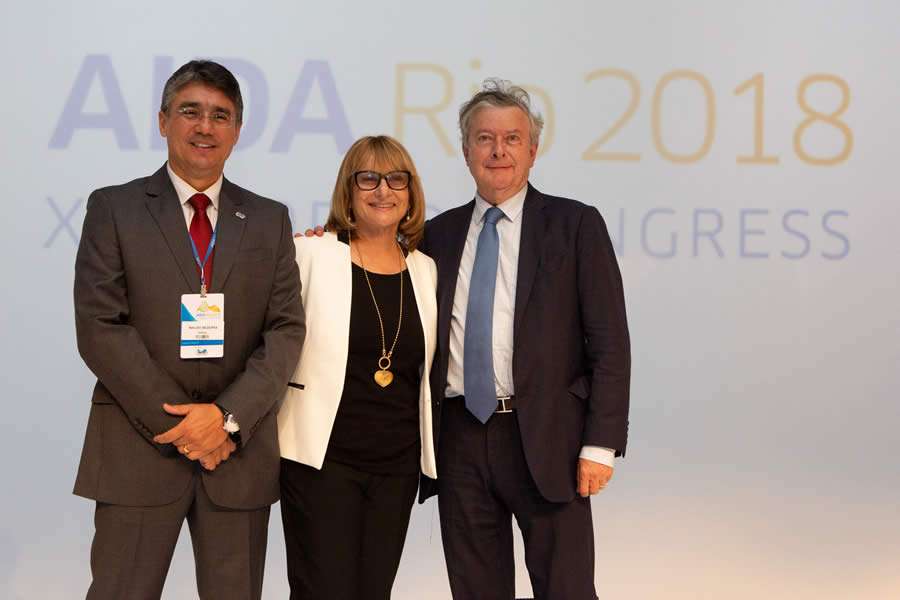 Inaldo Bezerra Silva Junior, presidente da AIDA Brasil, Peggy Sharon, presidente eleita da AIDA World, e J&eacute;r&ocirc;me Kullman, atual presidente da AIDA World