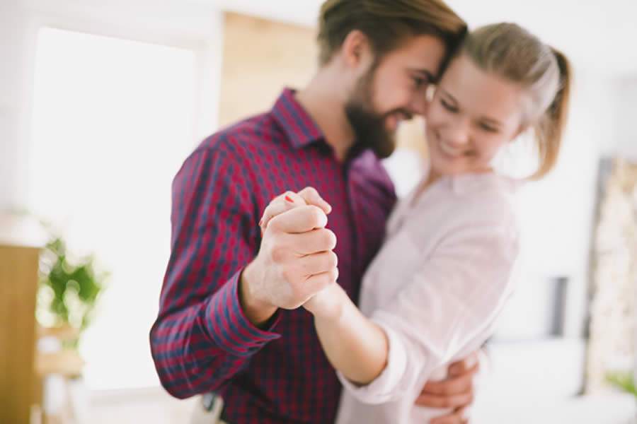 A virtualiza&ccedil;&atilde;o da dan&ccedil;a em tempos de pandemia