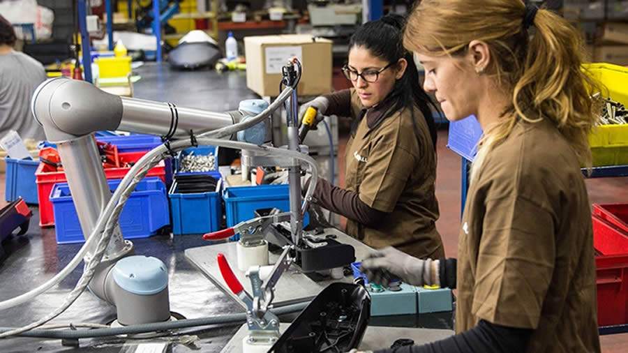 Quatro benefícios para sua empresa ter um robô colaborativo