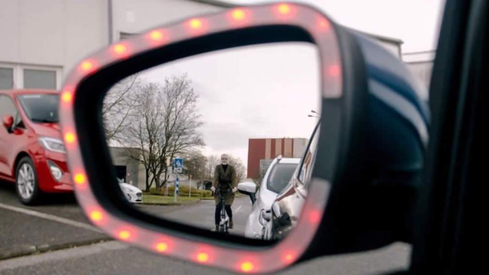 Ford desenvolve tecnologia para evitar acidentes de ciclistas com portas abertas
