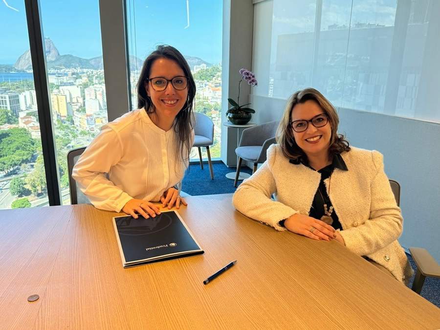 Gabriela Al-Cici, vice-presidente de Pessoas e Desenvolvimento Organizacional da Prudential do Brasil, e Raquel Morim, presidente do IBA / Divulga&ccedil;&atilde;o