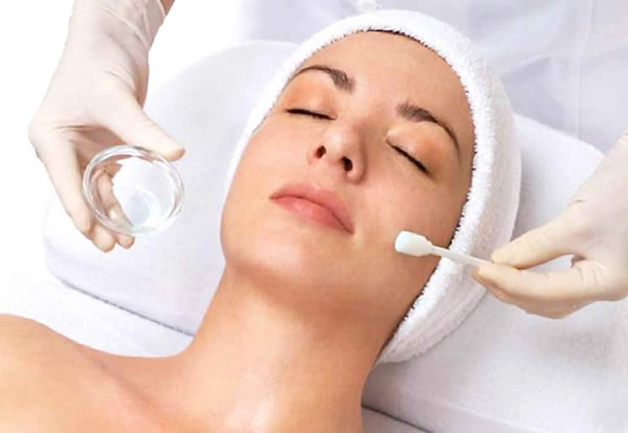 Peeling Químico e Peeling de Fenol Light: Entenda as Diferenças e Benefícios para a Pele