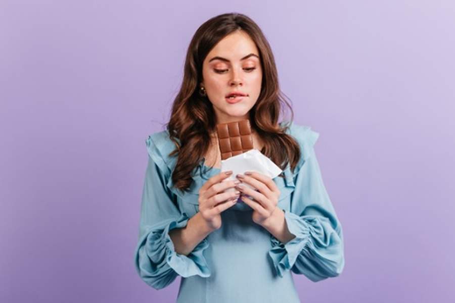 Pós-Páscoa: Psicóloga fala sobre quando a compulsão por chocolate vira válvula de escape