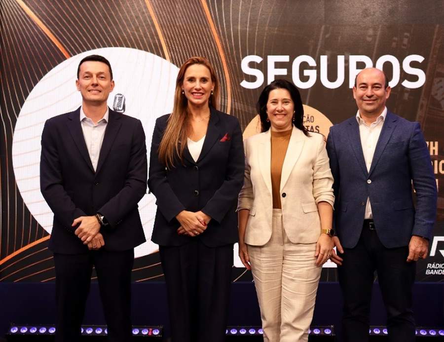 Luiz Padial, diretor de Auto e Massificados, Carolina de Molla, diretora comercial de Vida e Previd&ecirc;ncia, Hilca Vaz, diretora t&eacute;cnica de Pessoas, e Jonson Sousa, diretor comercial da MAPFRE