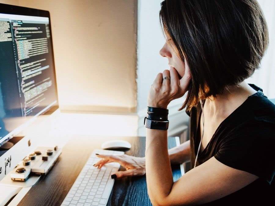 Avalanche de informa&ccedil;&otilde;es na pandemia gera sobrecarga mental