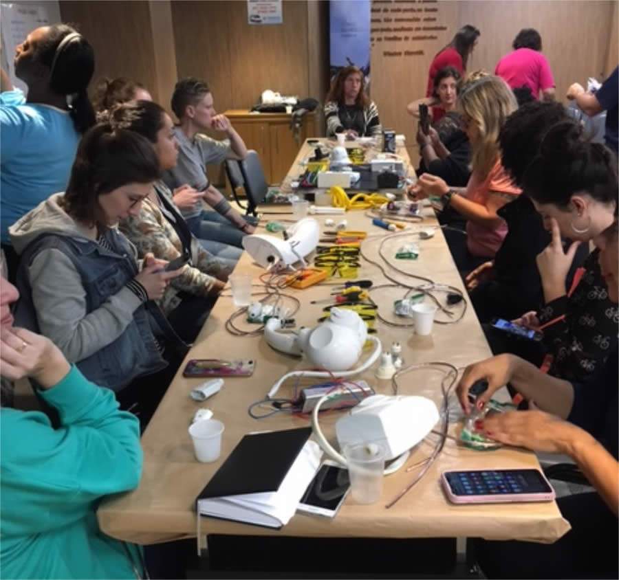 Mais de 50 mulheres participaram das oficinas de el&eacute;trica residencial oferecidas pelo SINDSEGRS