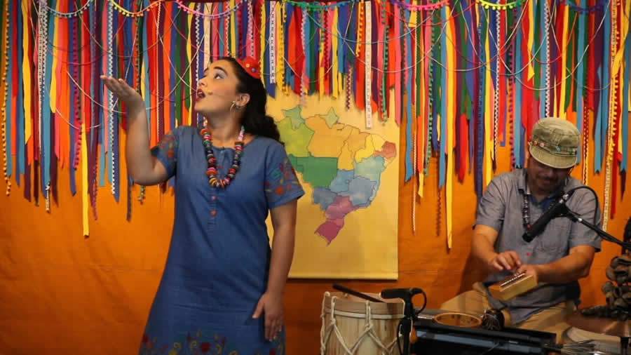 A import&acirc;ncia da brincadeira &eacute; tema de espet&aacute;culo virtual para escolas