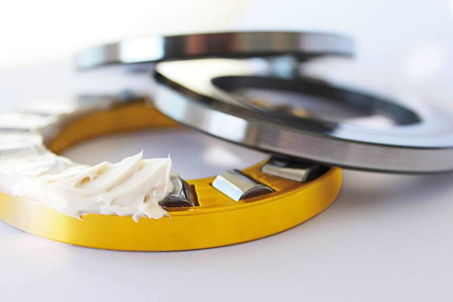 Nova graxa lubrificante da Kl&uuml;ber Lubrication traz melhor desempenho e m&uacute;ltiplas aplica&ccedil;&otilde;es para os mercados aliment&iacute;cio e farmac&ecirc;utico