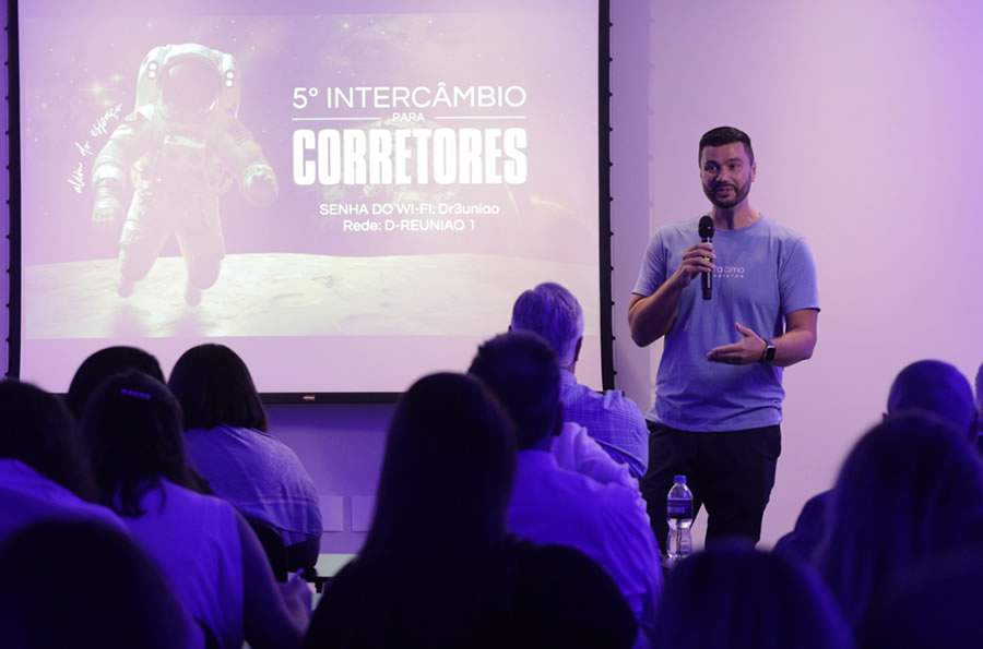  Fotos: Imagem de divulga&ccedil;&atilde;o; Leandro Giroldo apresentando o evento em 2025.
