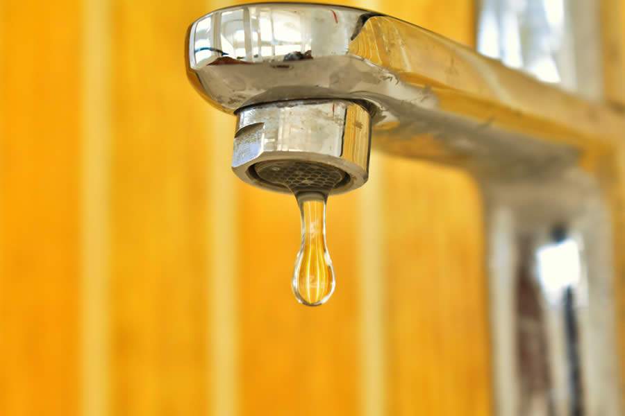 AACEP recomenda economia de água em todos os condomínios paranaenses e sugere reaproveitar água da máquina de lavar roupas em calçadas - Crédito de Nithin Pa - Pexels