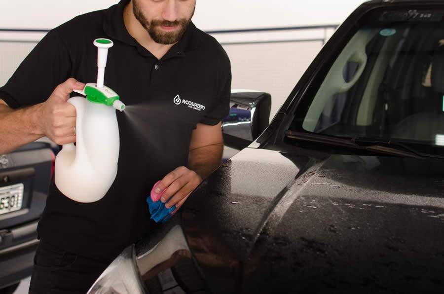 DIA MUNDIAL DA ÁGUA - 22 de março: Com uso de um copo de água para limpar um carro, franquia sustentável busca economizar 100 milhões de litros de água este ano
