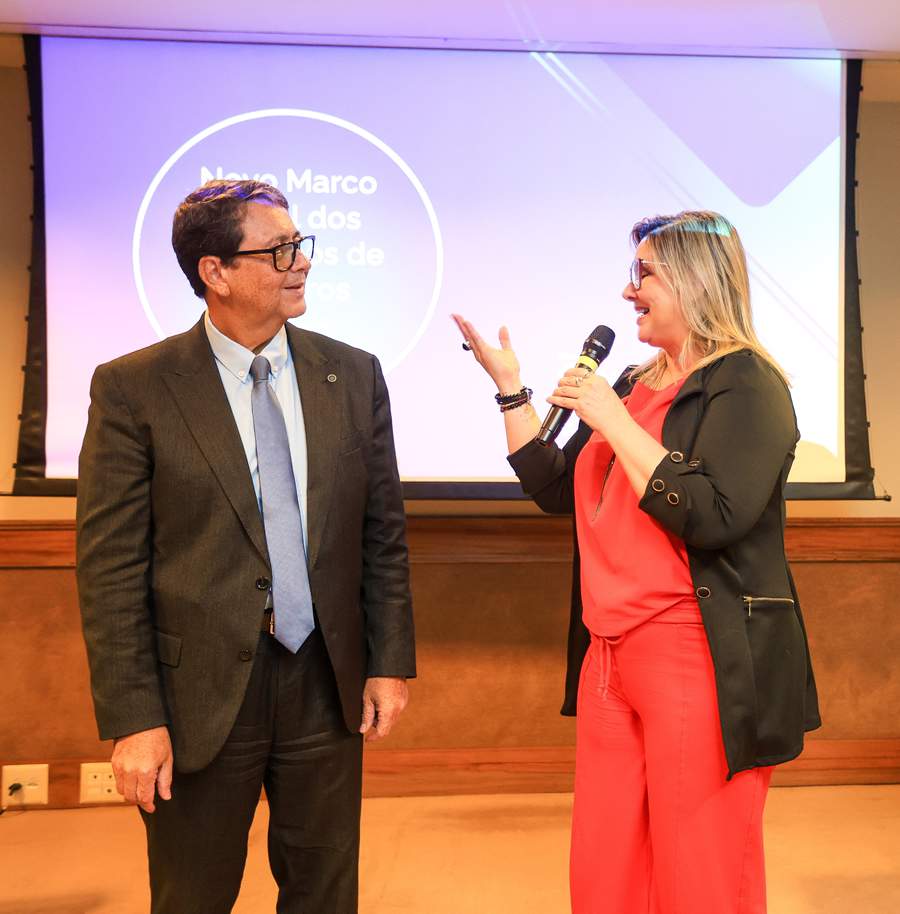 Edson Calheiros, presidente da ANM(E) e Dayse Magesti, diretora administrativa do CCS-RJ –Foto: Rafael Wallace