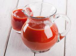 No Dia do Tomate, aprenda a fazer suco muito mais nutritivo e econômico