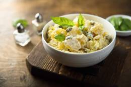Mondial oferece receita de Salada de batatas e ovos no vapor