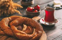 Conheça o Simit, um pão turco muito saboroso e considerado uma das melhores comidas de rua da Turquia