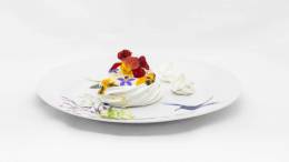 'Pavlova de geleia de frutas vermelhas' é uma deliciosa sugestão de sobremesa