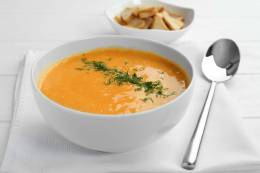 Comidinha de inverno: sopa cremosa de legumes fácil